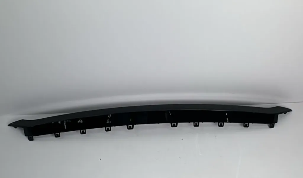 [SA3HK-2804118/77-00BK] Shirit dekorativ i sipërm i parakolpit mbrapa – i zi me shkëlqim (high gloss)