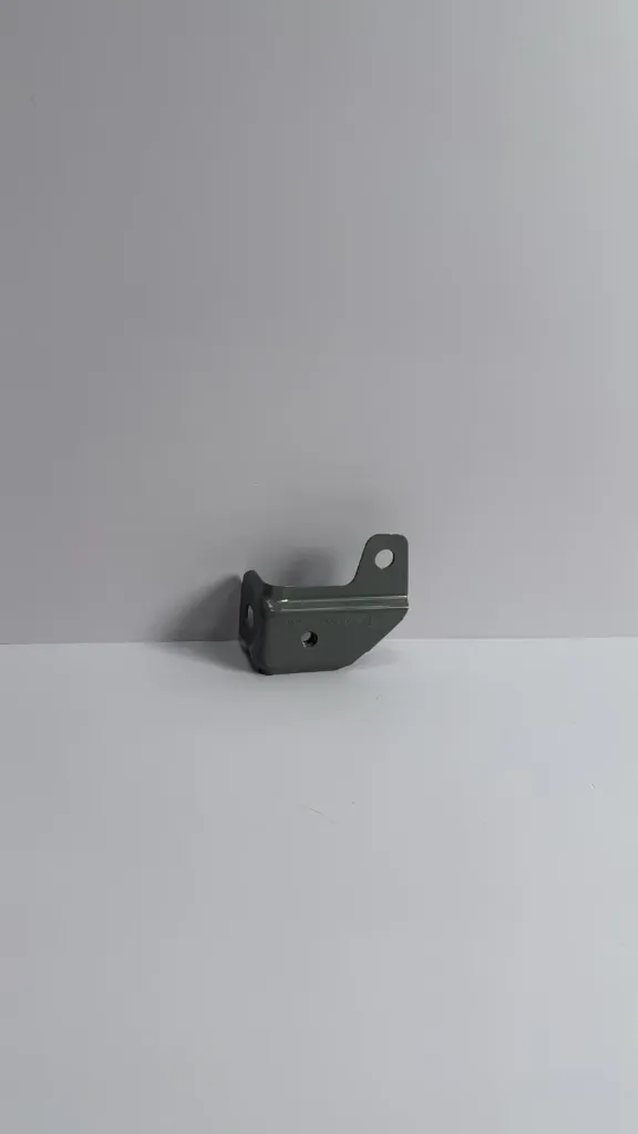 [UNE-8403125/77-Q1] Mbajtëse e sipërme e pasme e parafangos majtas