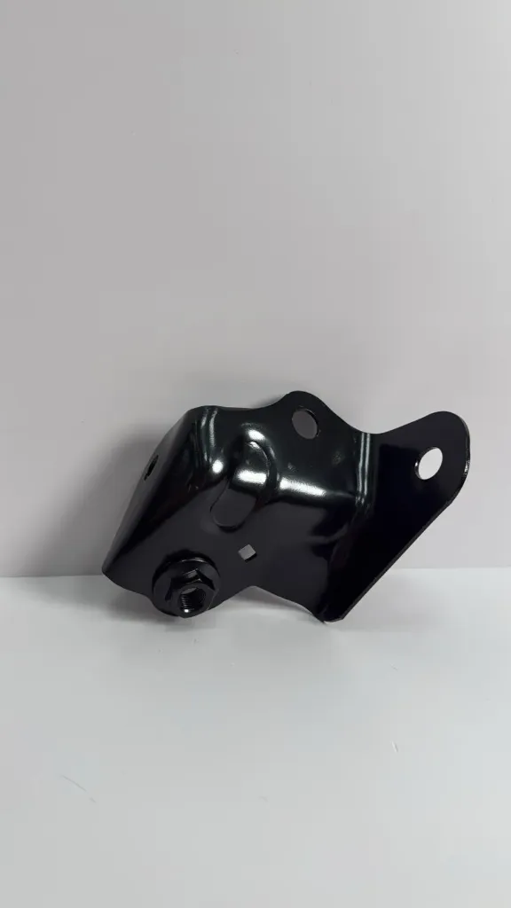 [UNE-5401771-Q1] Mbajtëse e mekanizmit të rripit të sigurimit – shtylla D majtas