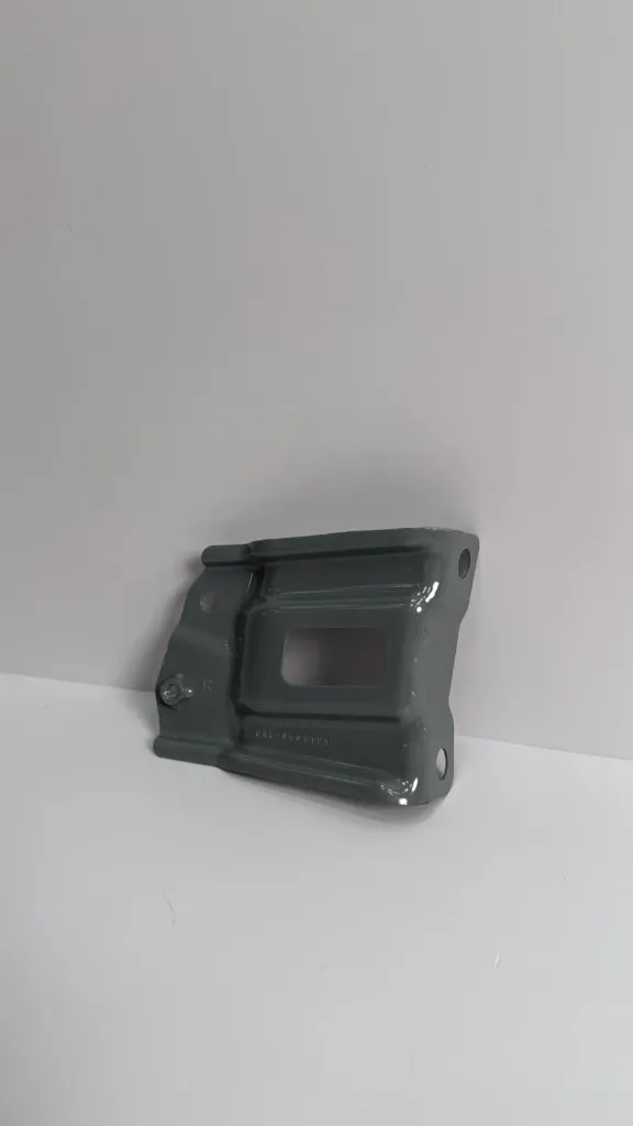 [UNE-8403123/77-Q1] Pllake fiksimi montimi II ne parafangon e majte / Mounting plate II on the left fender