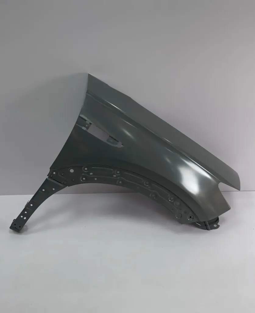 [UNE-8403019/77] Parafango djathtas (komplet) / Right fender