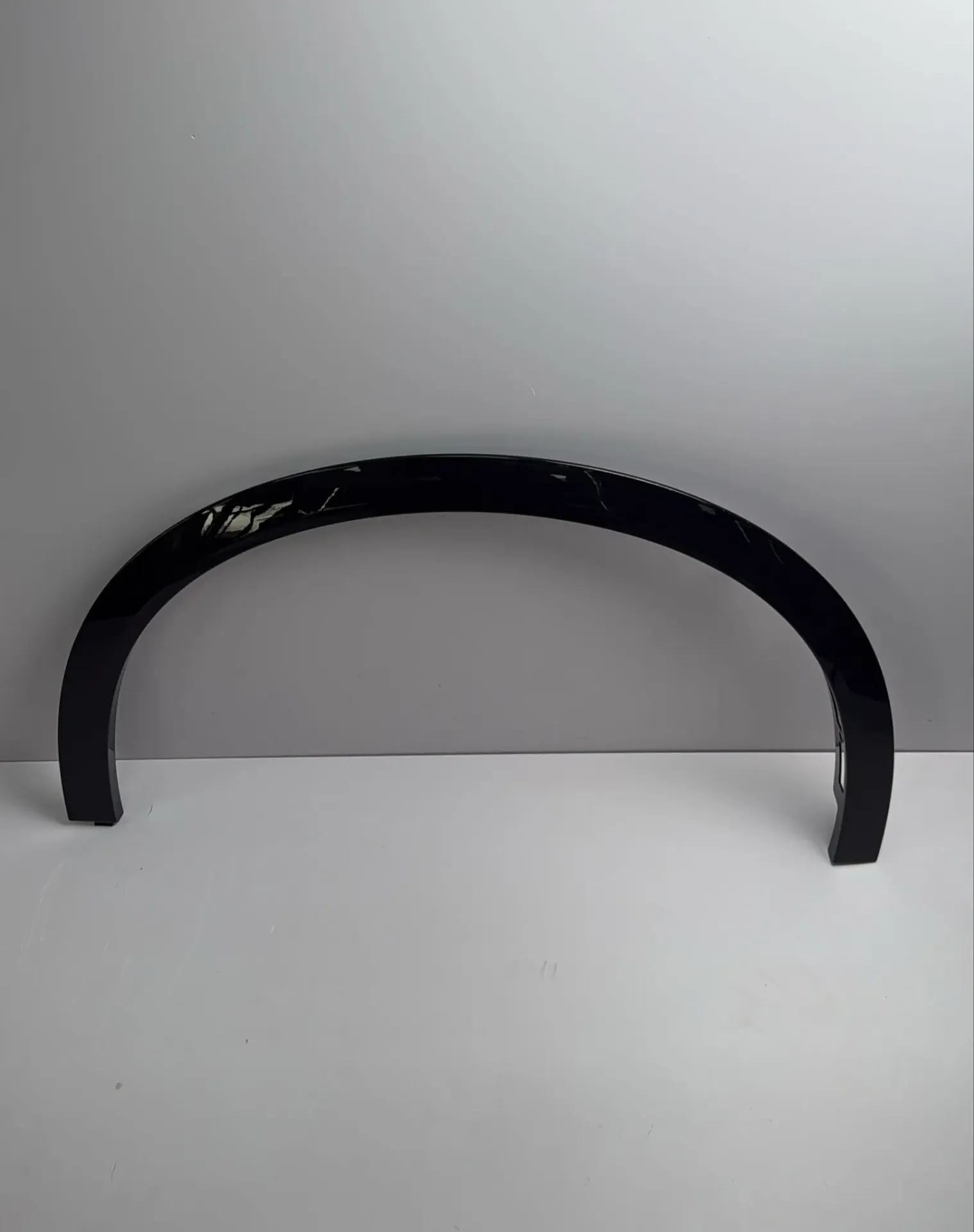 [UFEA-5302420] Panel dekorativ i harkut te rrotes perpara djathtas (komplet) / Front right wheel arch decorative panel (complete)