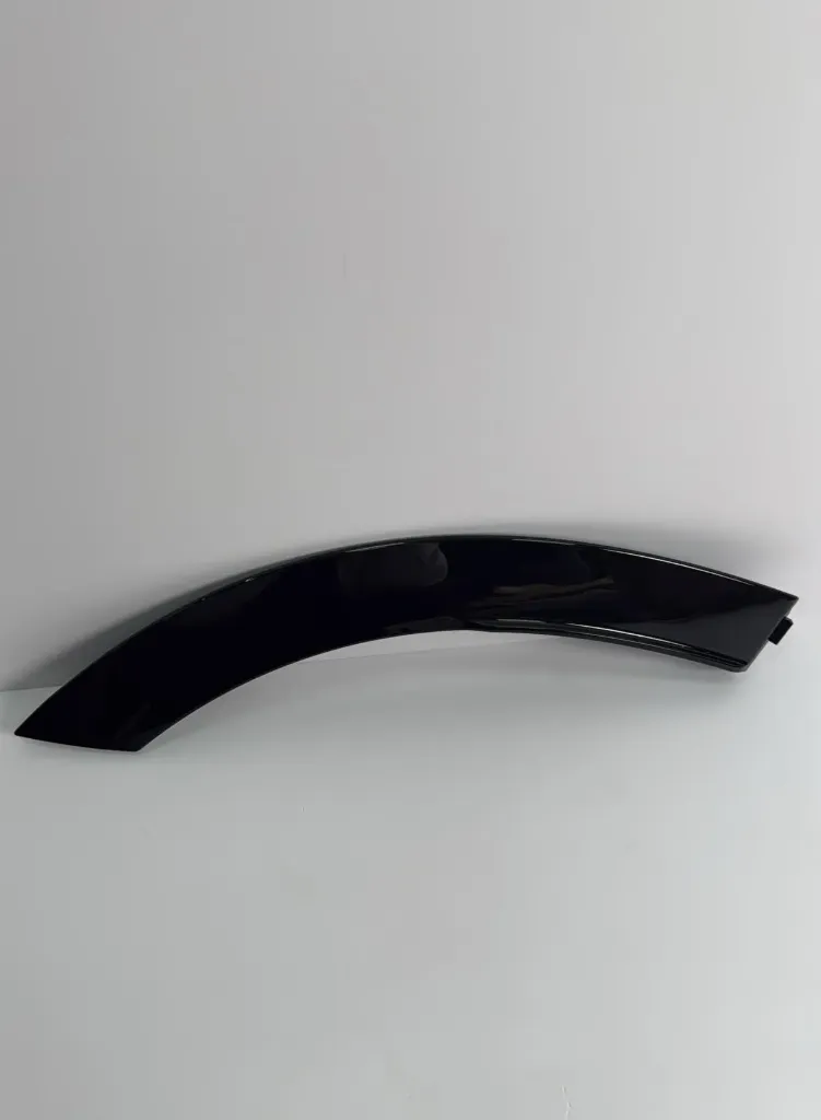 [UFEA-5302460] Panel dekorativ zgjerues i parafangos se deres mbrapa djathtas / Rear right door fender extension decorative panel
