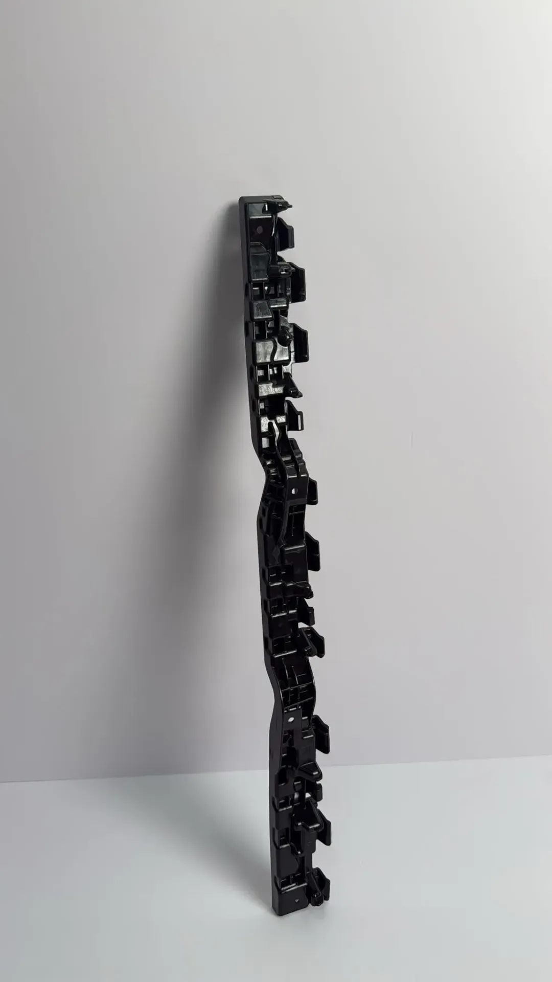 [UNEA-4121390] Mbajtëse montimi e fenerit përpara dhe parakolpit djathtas