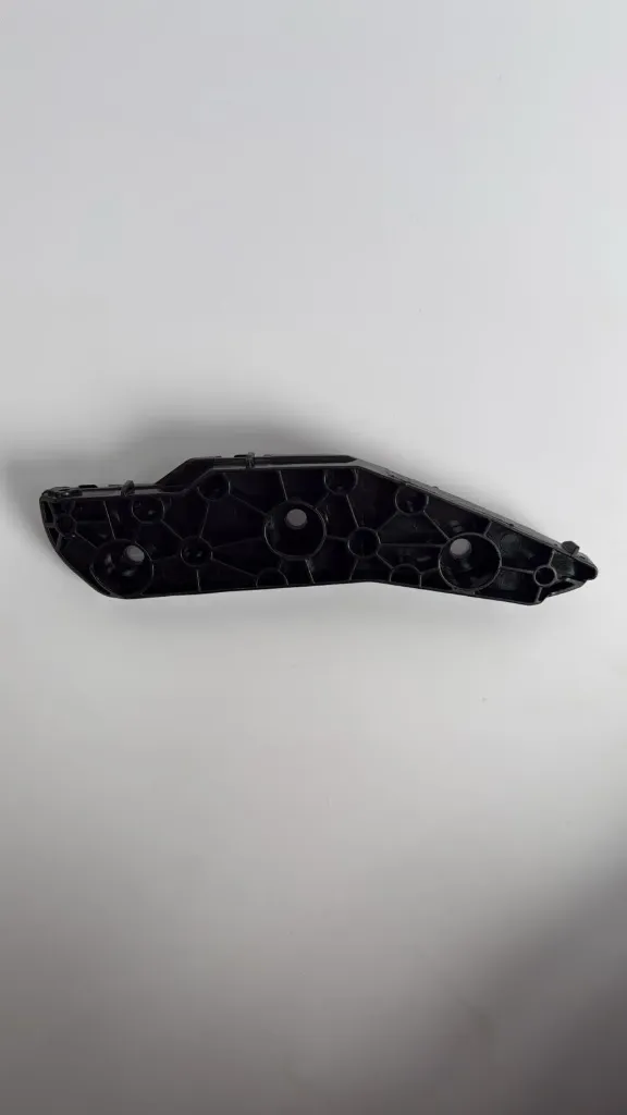 Mbajtëse e parakolpit përpara djathtas