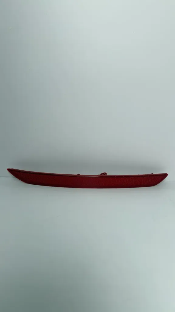 [UFEA-4135200] Reflektor i pasëm djathtas