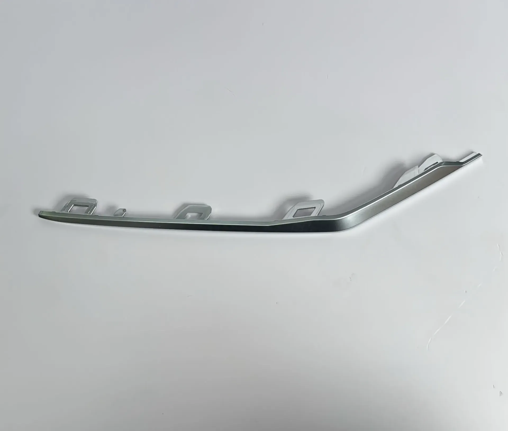 [UFEA-2803232/71] Shirit dekorativ i sipërm i parakolpit përpara majtas