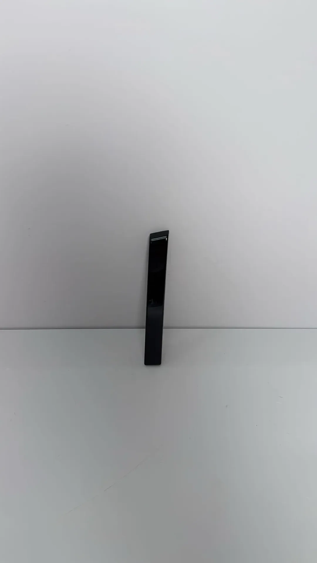 [UFEA-2803313-00BK] Panel dekorativ i poshtëm i parakolpit përpara majtas – i zi me shkëlqim