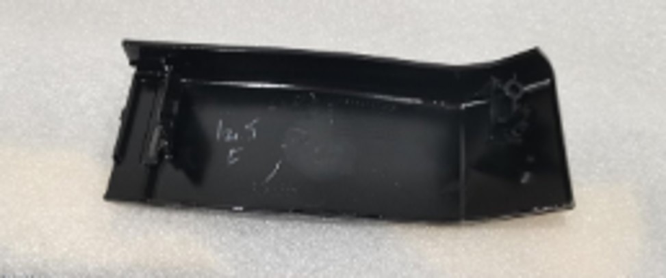 [UFEA-2804215-00BK] Shirit dekorativ anesor II i parakolpit mbrapa majtas – i zi me shkelqim / Rear left bumper side trim strip II – gloss black
