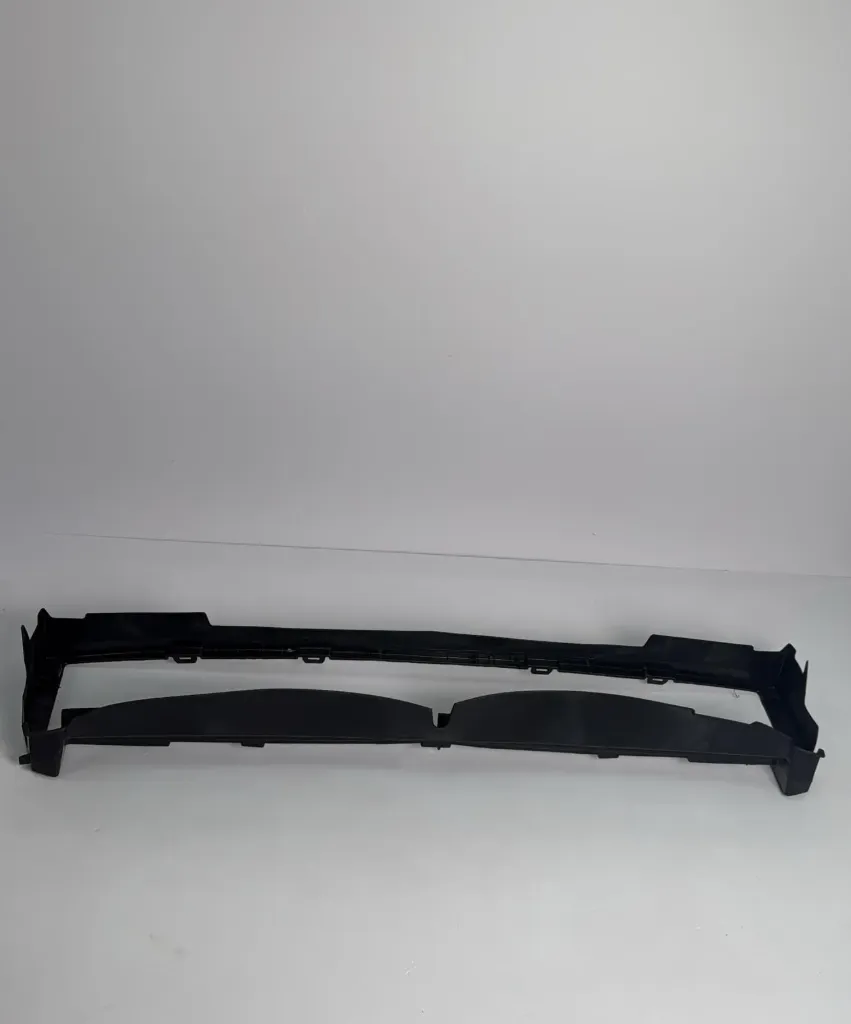 [UFEA-5302470] Deflektor ajri i radiatorit poshte (komplet) / Lower radiator air deflector