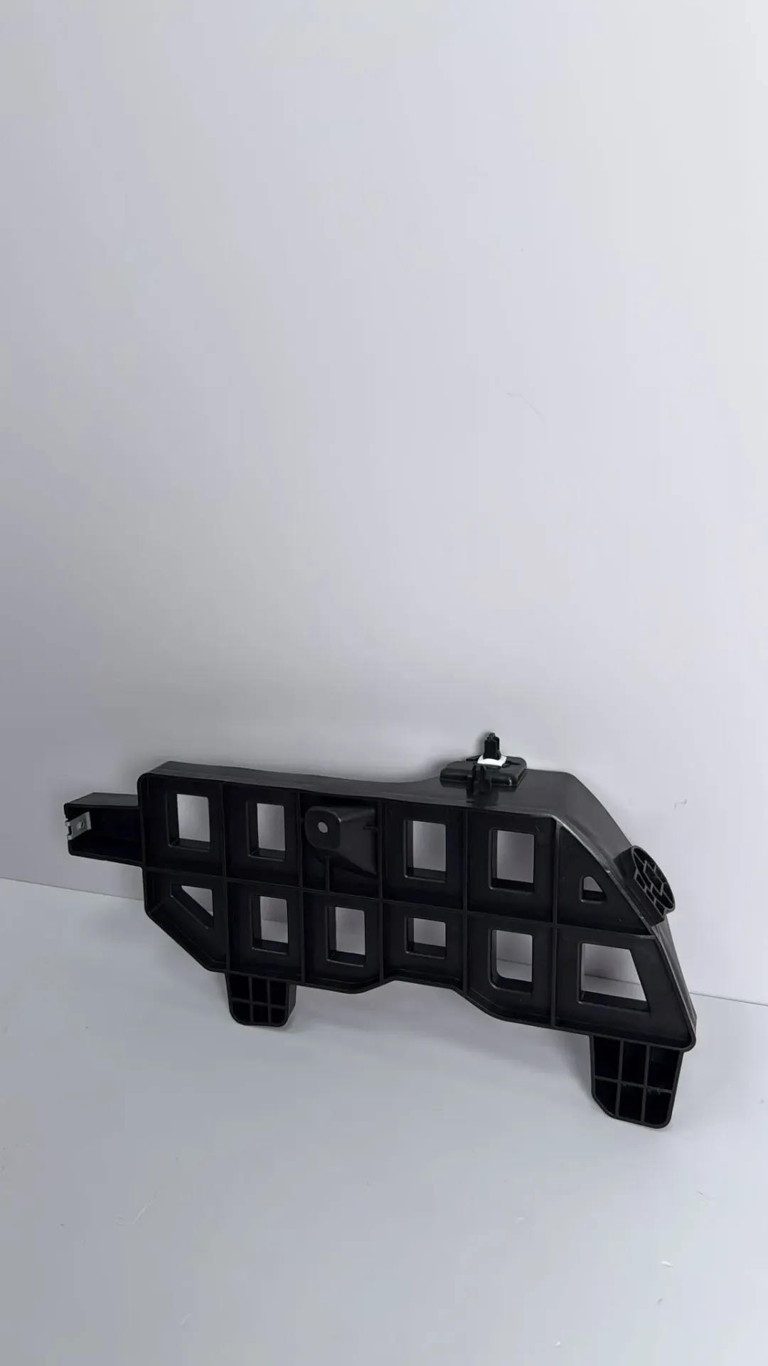 Mbajtëse mbështetëse e poshtme majtas e parakolpit mbrapa (komplet)