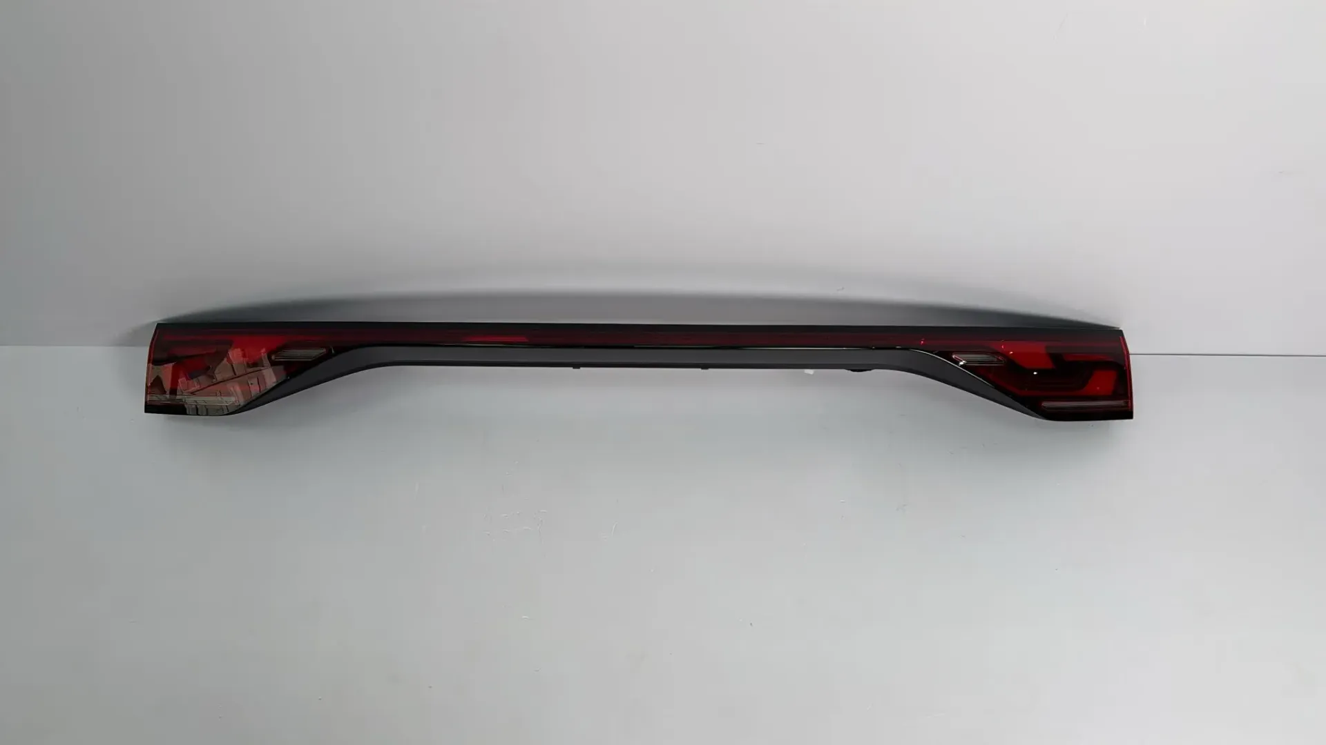 [UFEA-4107300A] Stop qendror / Central brake light