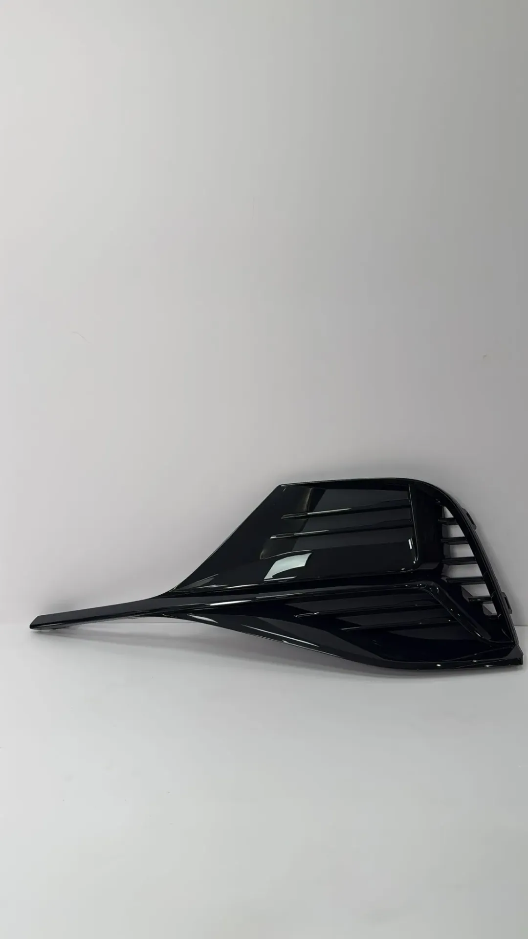 [ELEAD-2803131] Panel dekorativ i parakolpit perpara majtas / Front left bumper decorative panel
