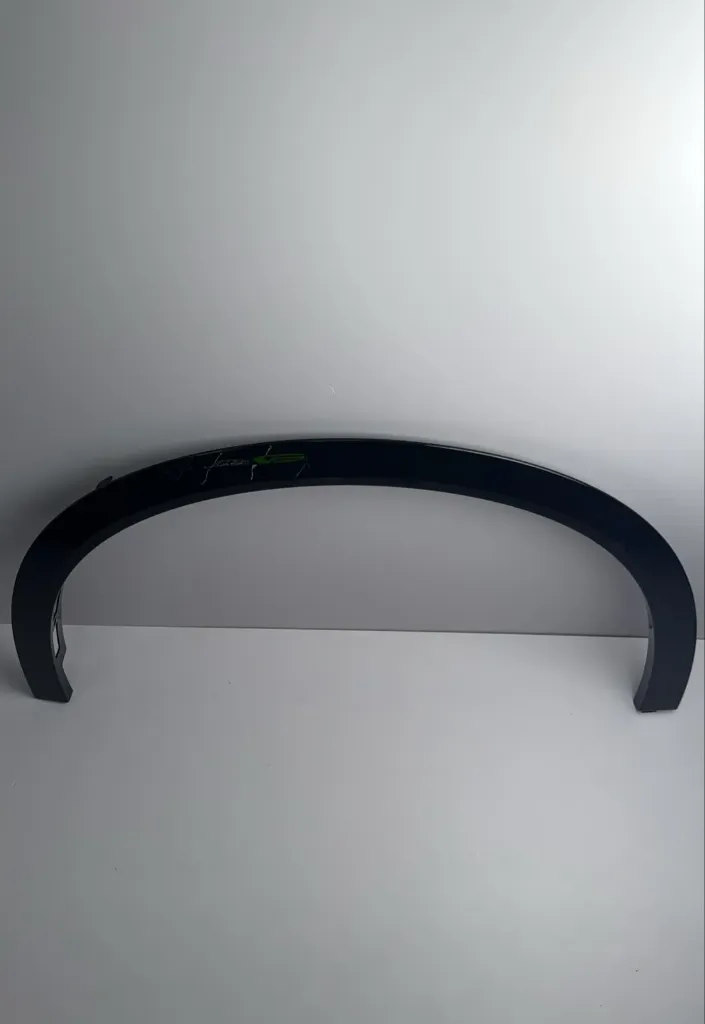 [UFEA-5302410] Panel dekorativ i harkut të rrotës përpara majtas (komplet)