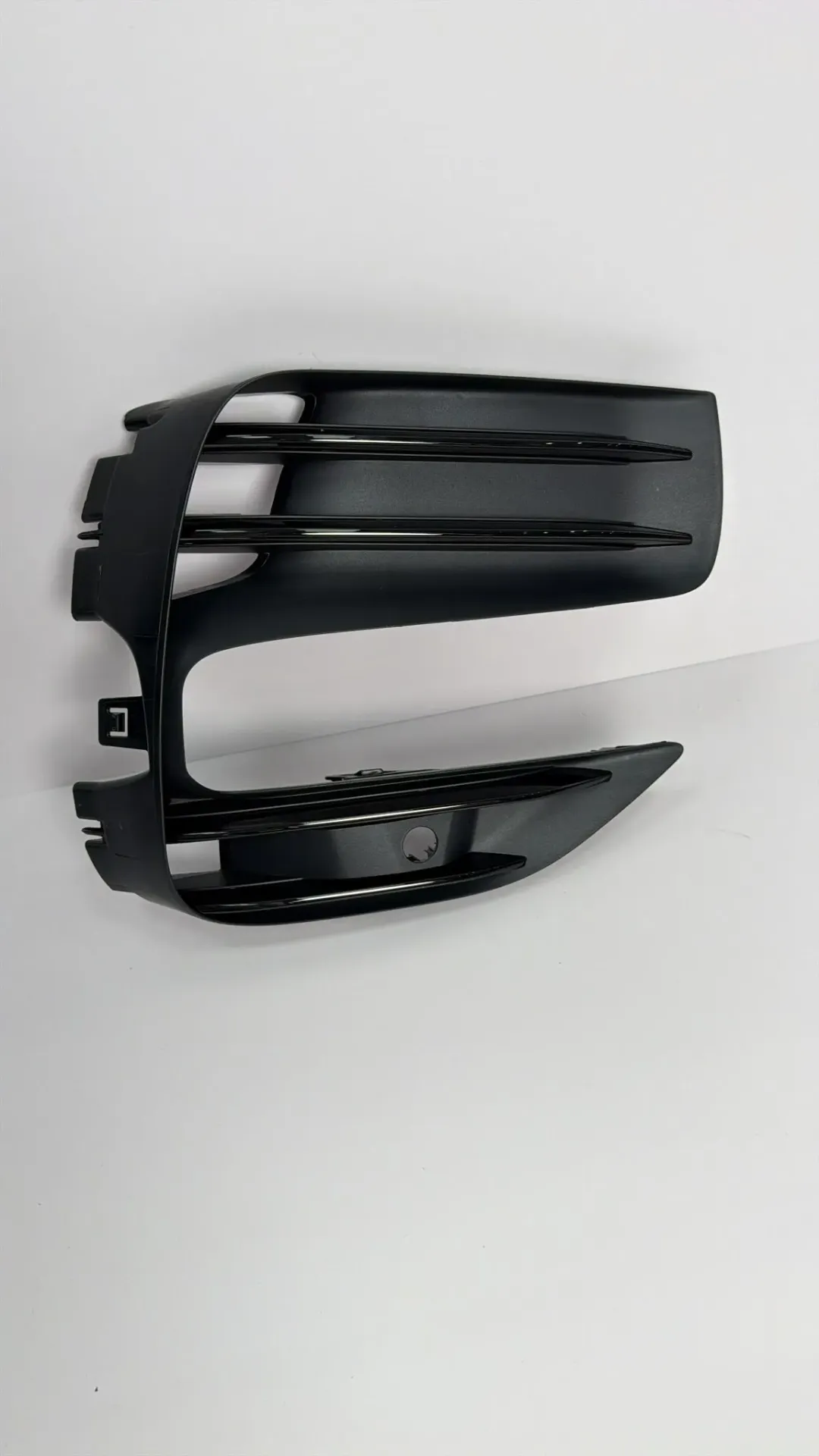 [STER-2803141/92] Grile e marrjes se ajrit ne parakolpin perpara djathtas (komplet) / Front right bumper air intake grille (complete)