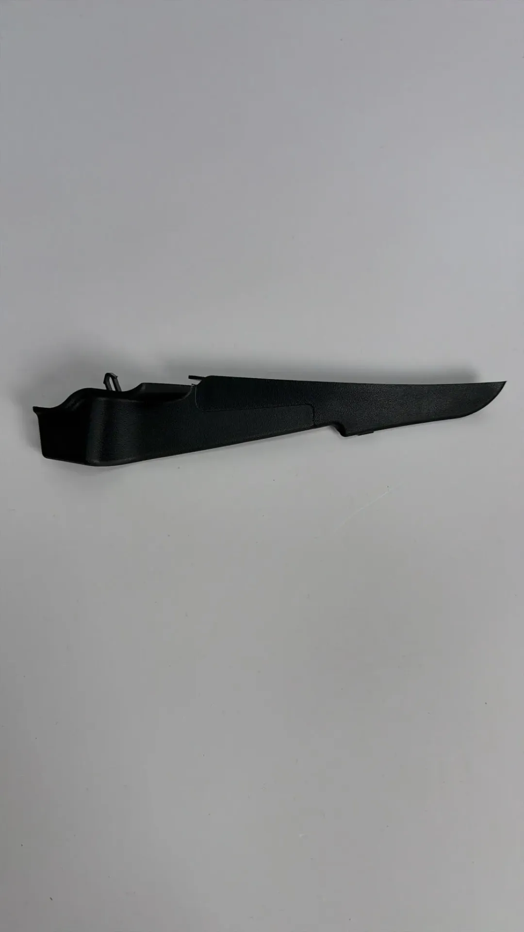 [ST-5302117-00B0] Kapak mbylles i majte i kapakut te ventilimit i zi standard / Left ventilation cover cover standard black