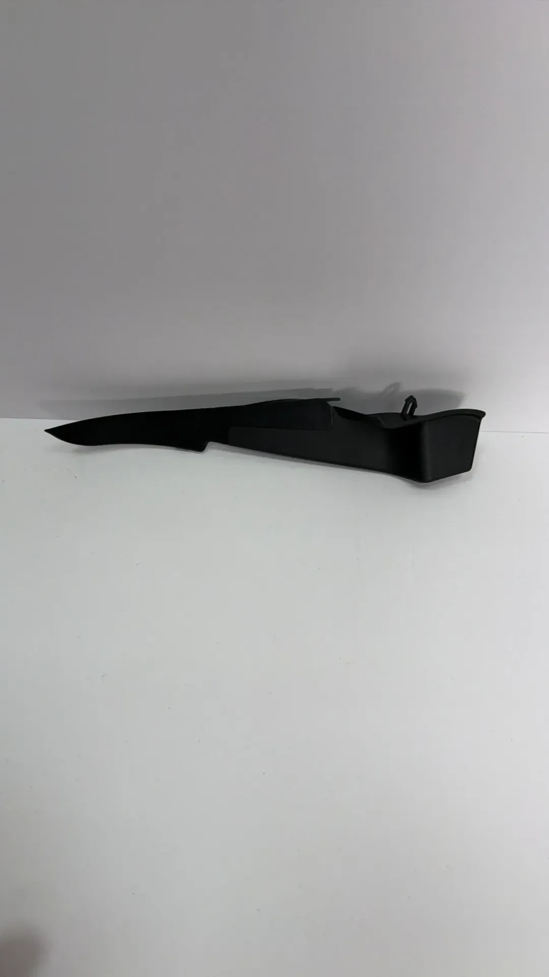 [ST-5302118-00B0] Kapak mbyllës i djathtë i kapakut të ventilimit – i zi standard M00666