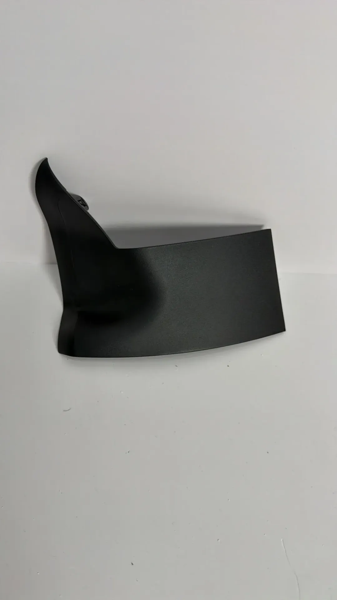 [ST-2804840-00B0] Pllakë mbrojtëse e stopit mbrapa djathtas – e zezë standard M00666