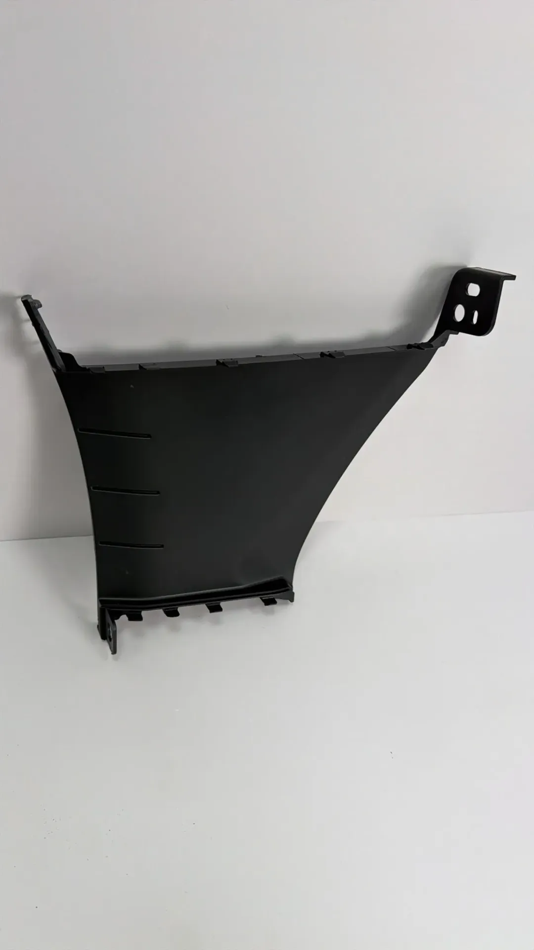 [SC2E-2803811] Marrje ajri parakolp perpara majtas / Front left bumper air intake