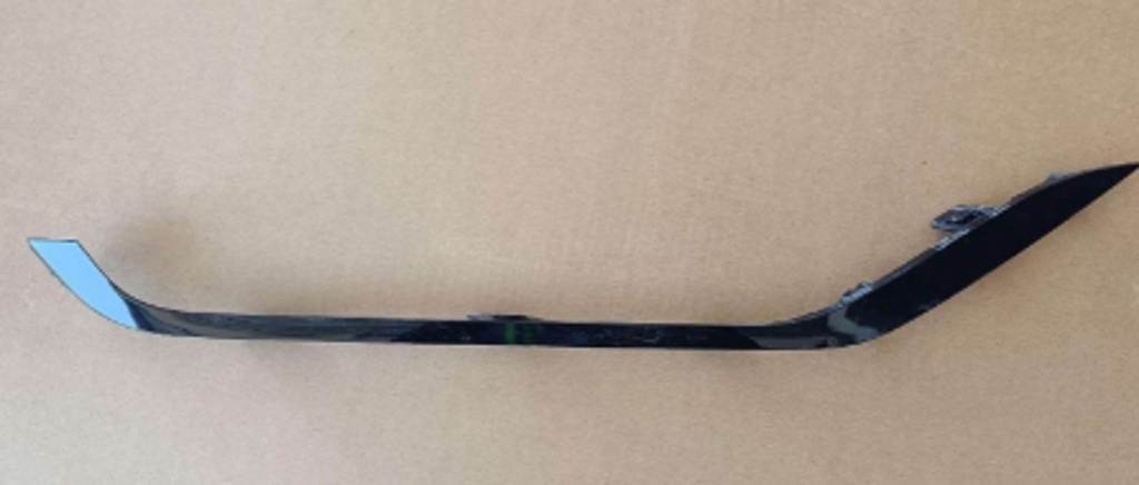 [SA3HK-2803134] Shirit dekorativ i parakolpit i zi me shkelqim poshte djathtas / Gloss black bumper trim strip lower right