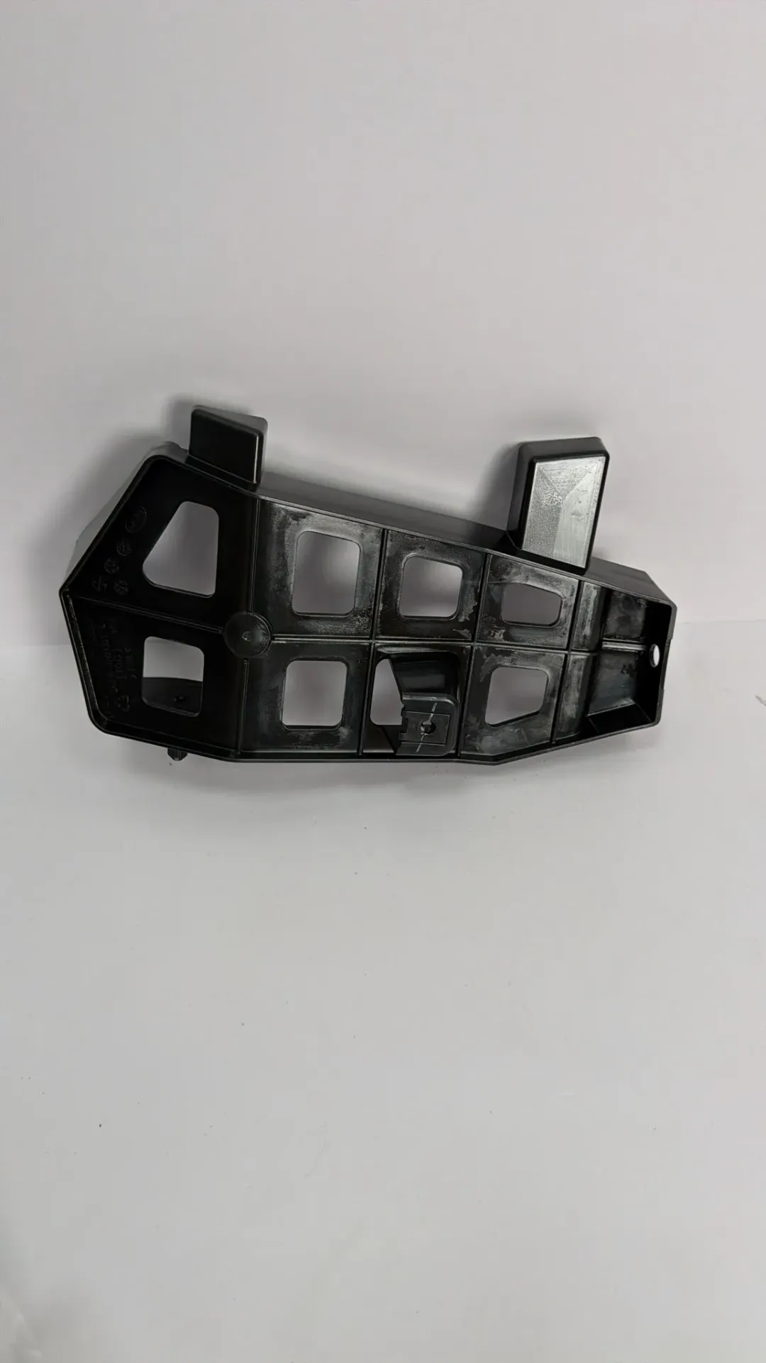 [SA3HK-2804330] Mbajtëse mbështetëse e poshtme majtas e parakolpit mbrapa (komplet)