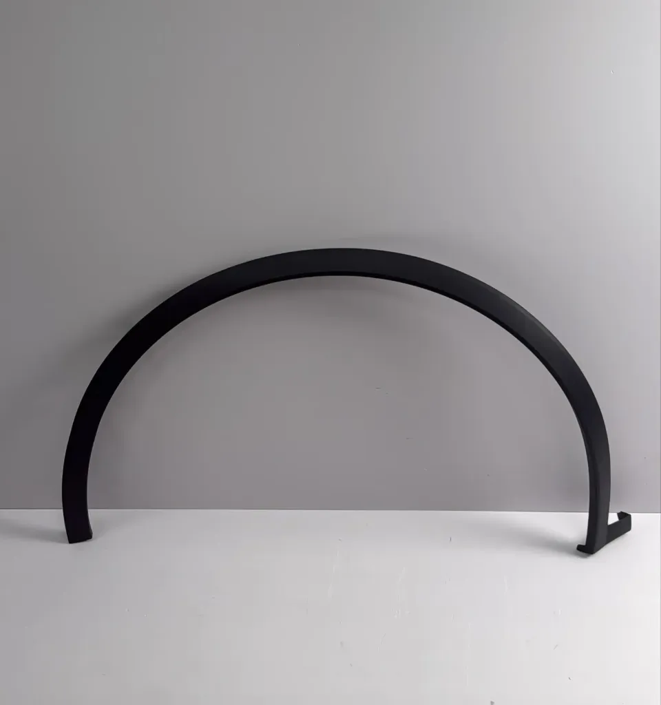 [STF-5302410-00B0] Panel dekorativ i harkut të rrotës përpara majtas – i zi standard M00666