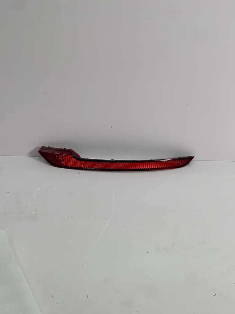 Reflektor mbrapa djathtas / Rear right reflector