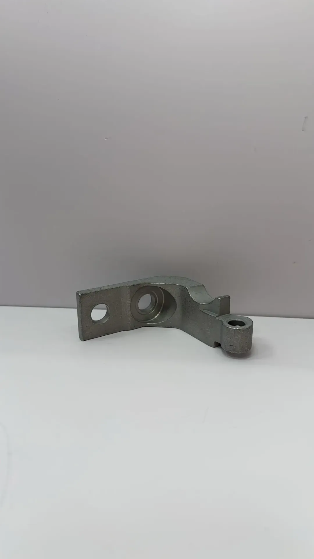 [SK2F-6206133D] Pllake baze e menteshes se siperme te deres mbrapa majtas / Rear left upper door hinge base plate