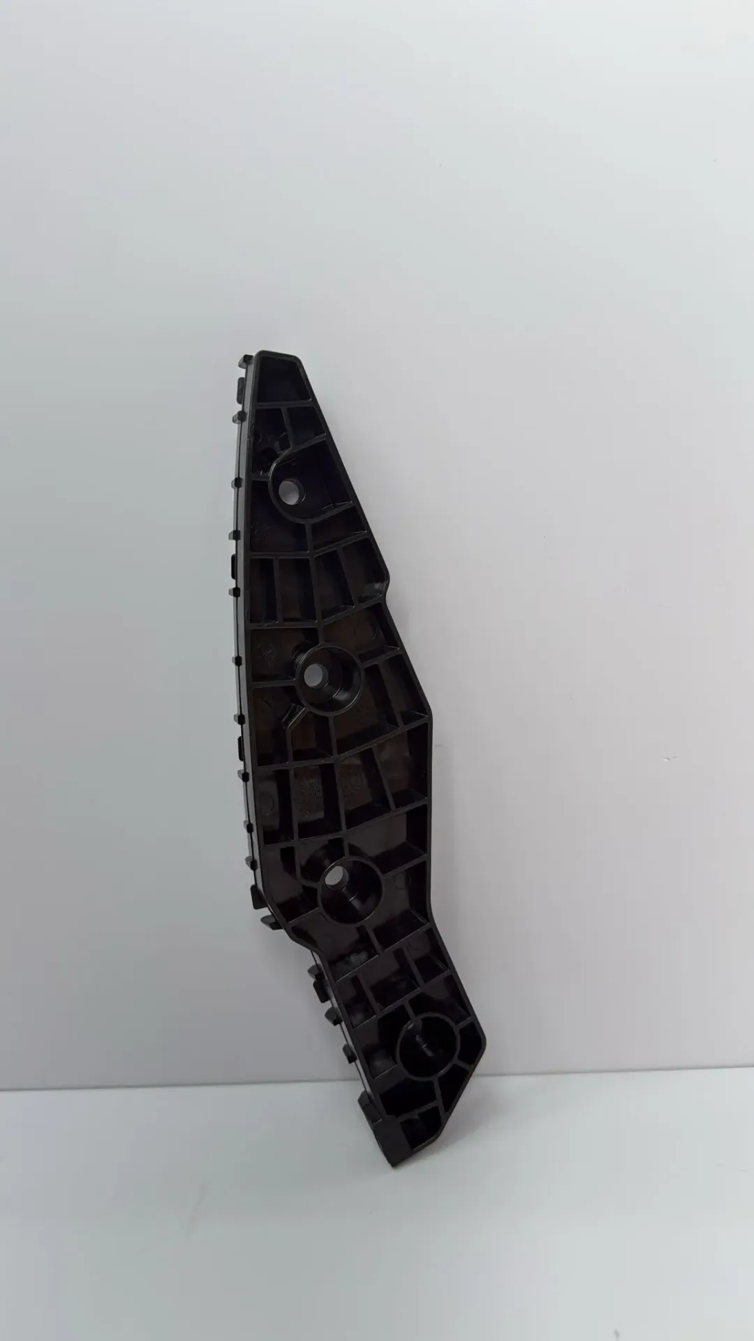 [SRHA-2803410] Mbajtëse e parakolpit përpara djathtas (komplet)