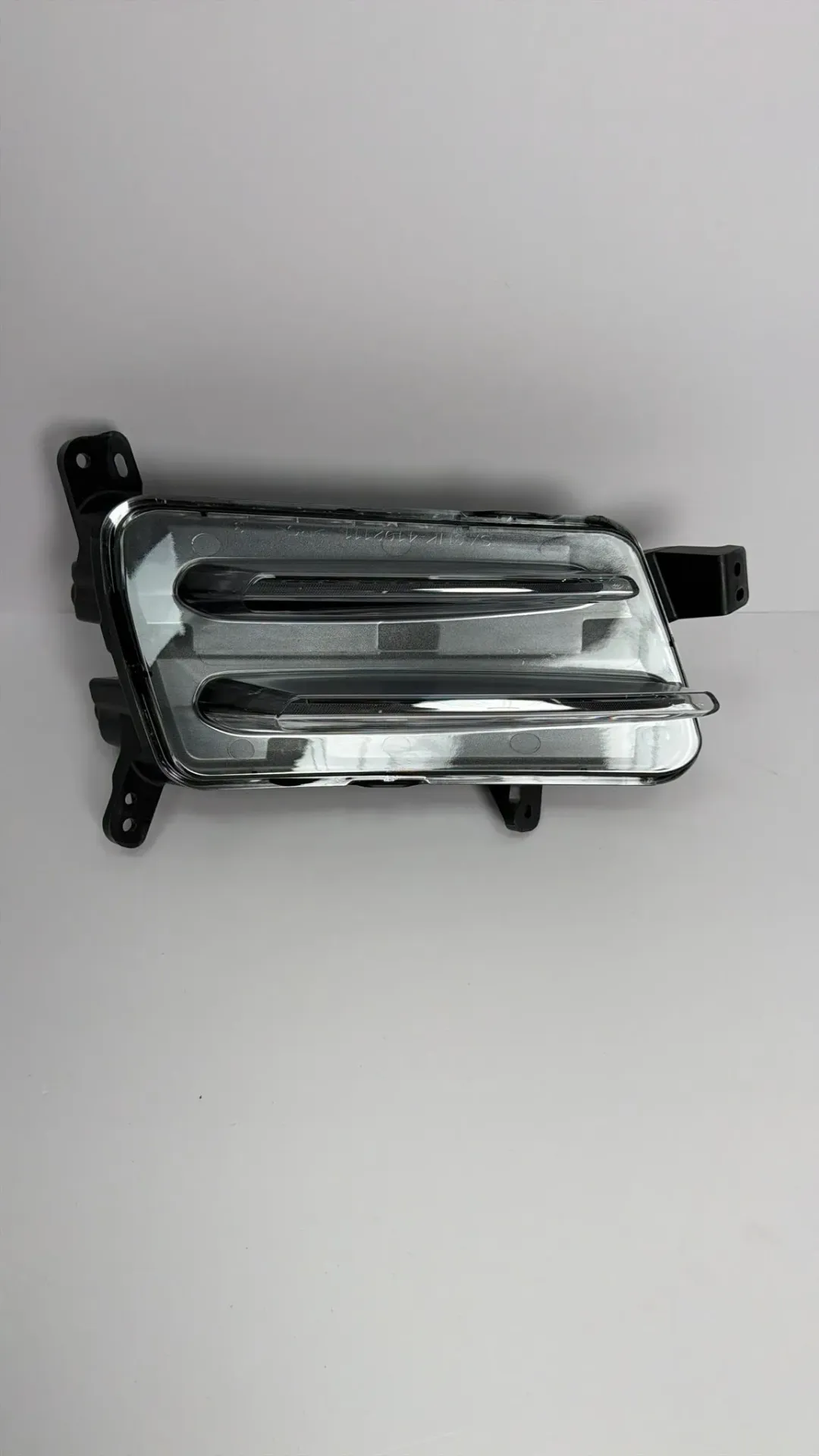 Dritë pozicioni qendrore përpara majtas