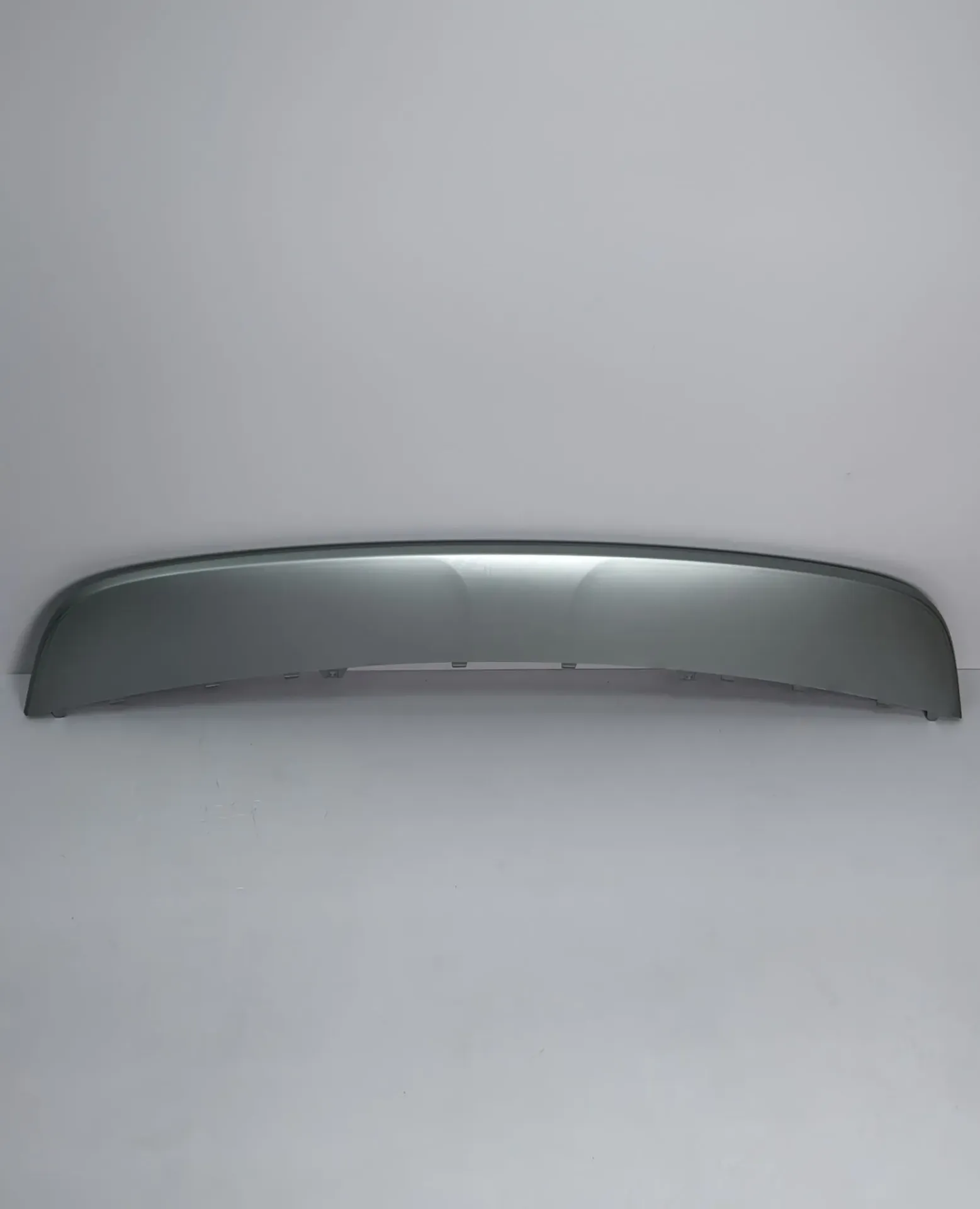 Shirit dekorativ i poshtëm i parakolpit përpara