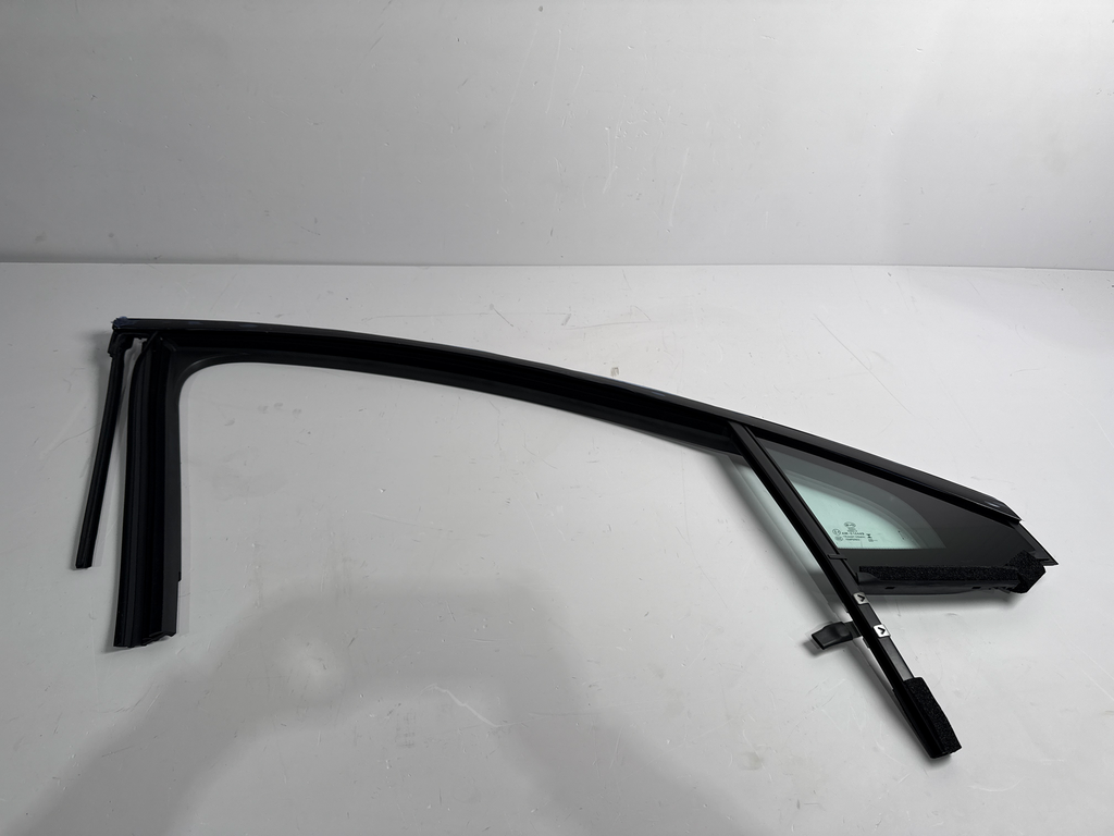 Kanal/gropë e brendshme (felt) e derës përpara djathtas (komplet)