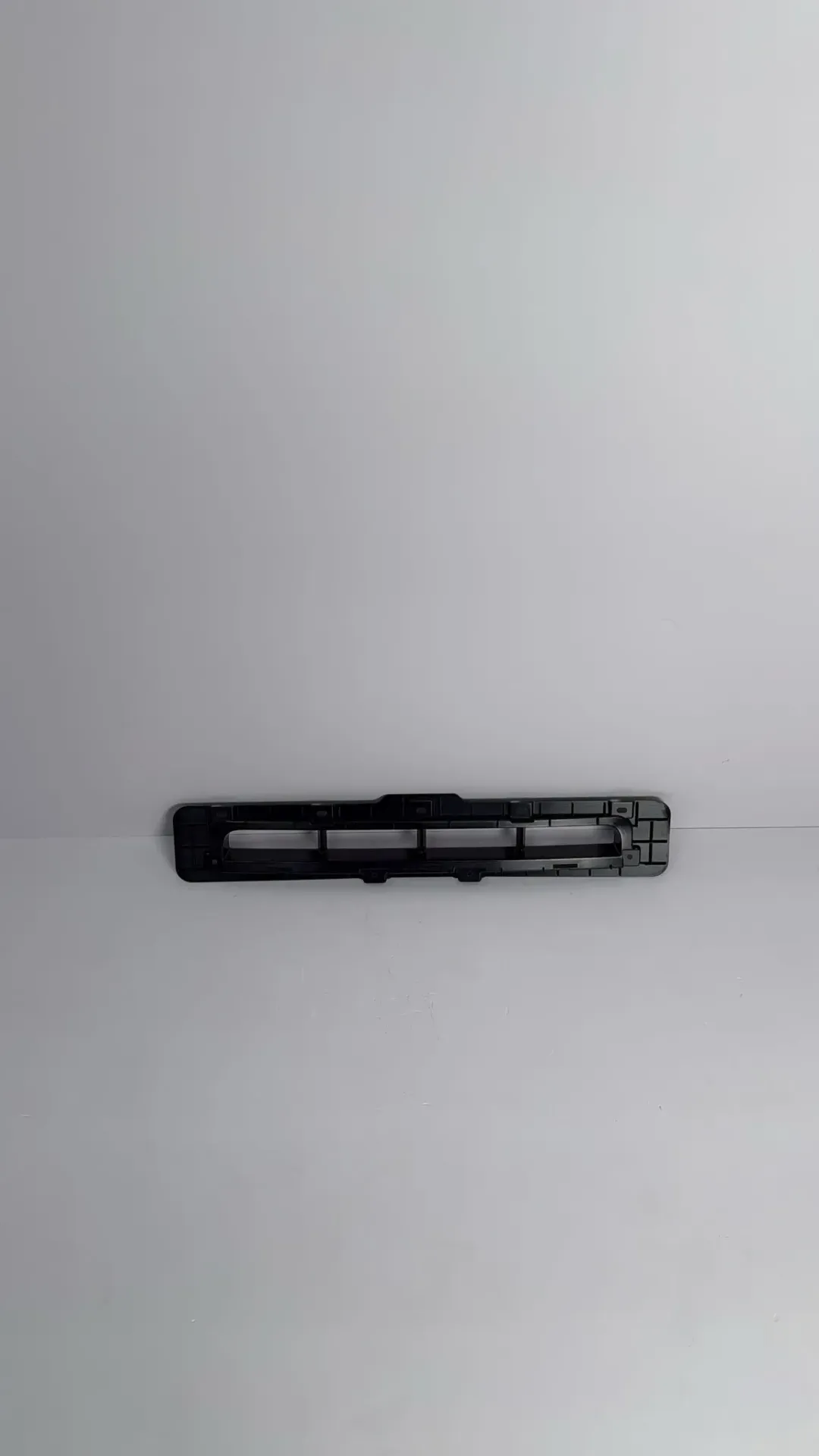 [SRHB-2803113] Grilë e sipërme e parakolpit përpara