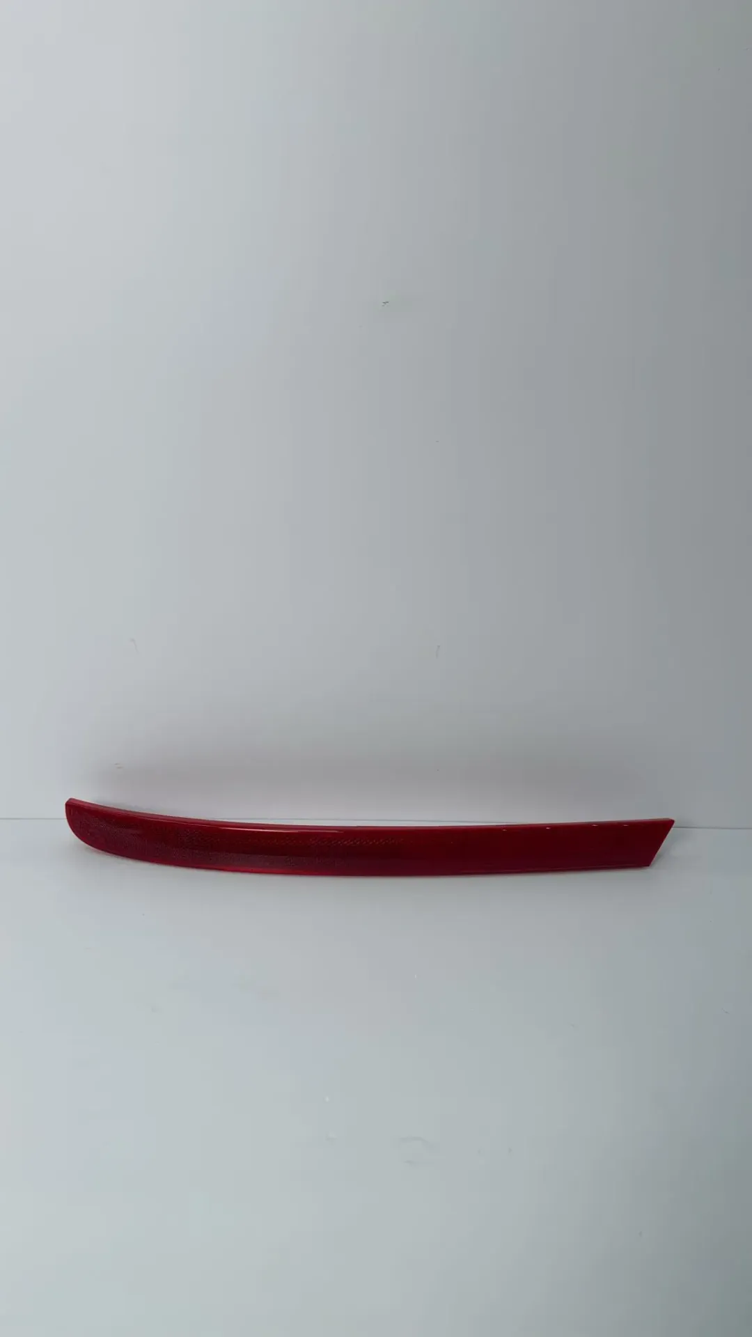 [UNEA-4135200] Reflektor mbrapa djathtas / Rear right reflector