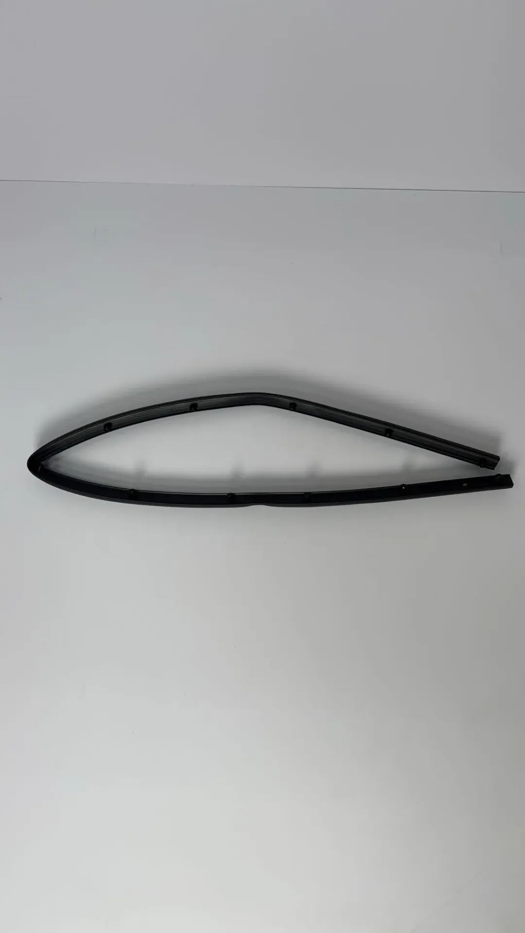 [UNE-6107217] Gomine pragu dere perpara majtas / Rubber door sill front left