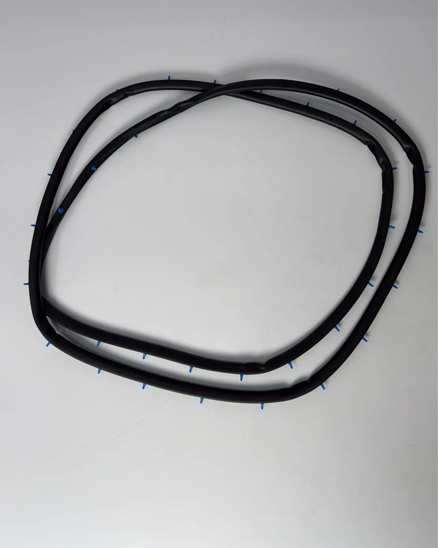 [UNE-6107112] Gomine dere perpara djathtas / Front right door seal