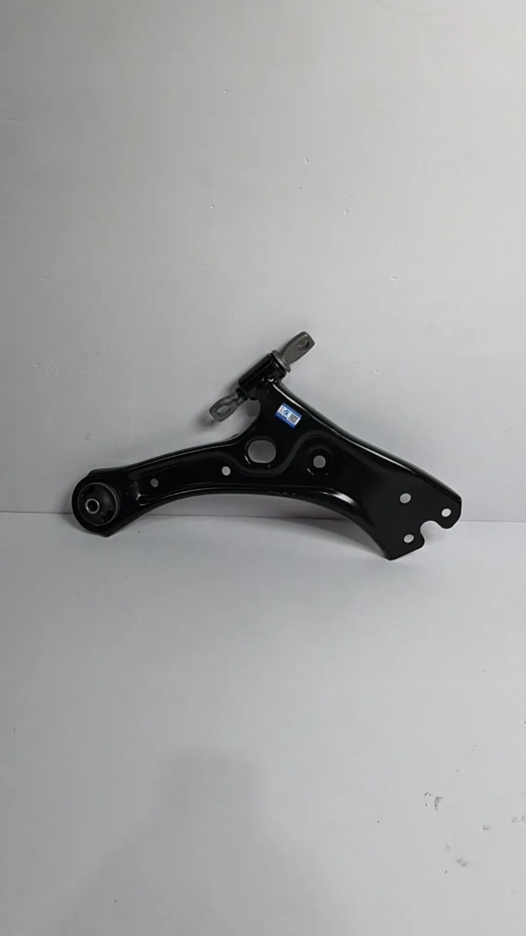 Krah perpara majtas / Front left arm