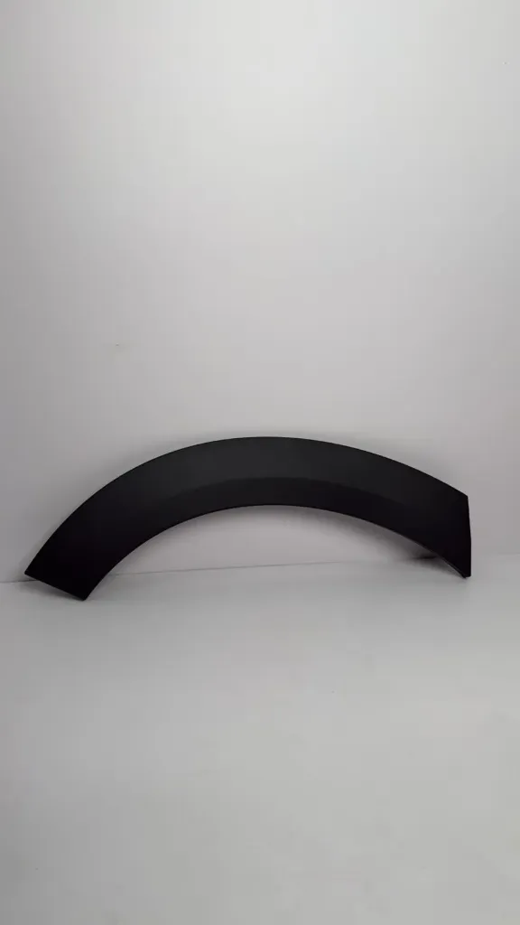 [UNEA-5302420] Panel dekorativ i harkut te rrotes perpara djathtas (komplet) / Front right wheel arch decorative panel (complete)