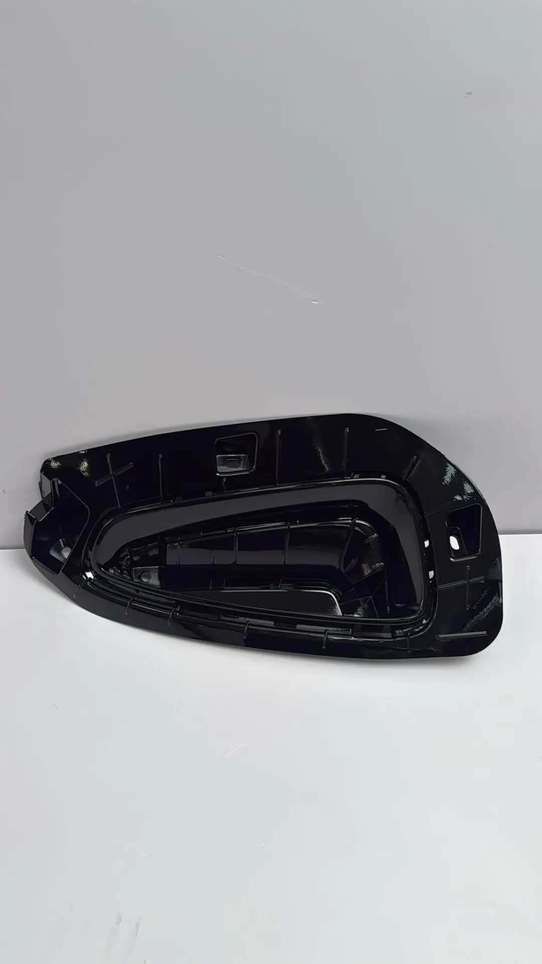 [UNEA-2803115/77-00BX] Panel dekorativ anësor “side curtain” majtas – e zezë piano