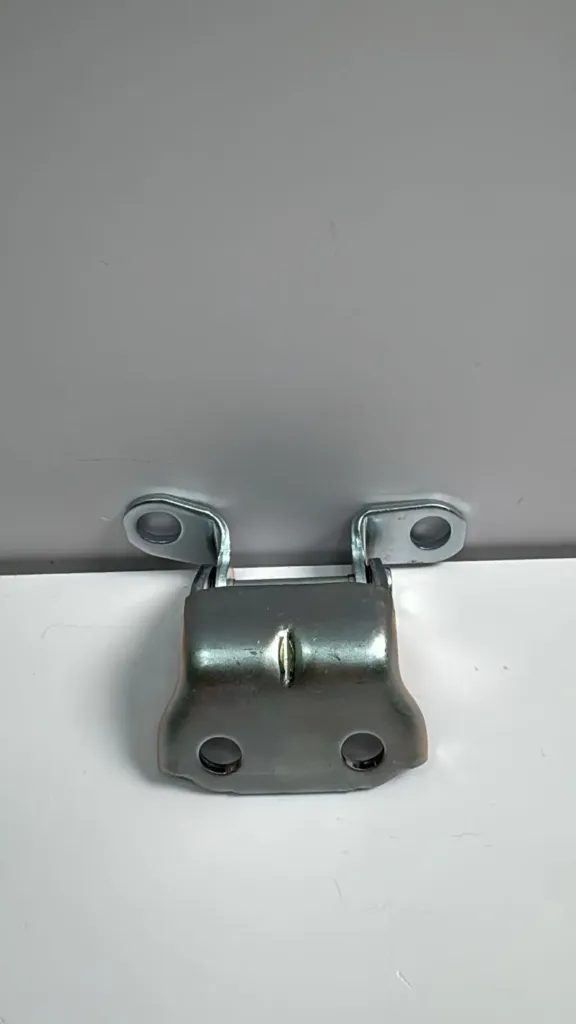 Menteshe e poshtme e deres perpara majtas (komplet) / Lower front door hinge left