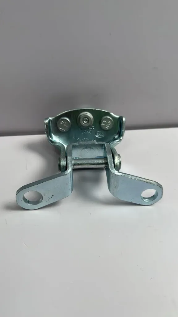 [EL-6206100] Menteshe e siperme e deres mbrapa majtas (komplet) / Rear left upper door hinge