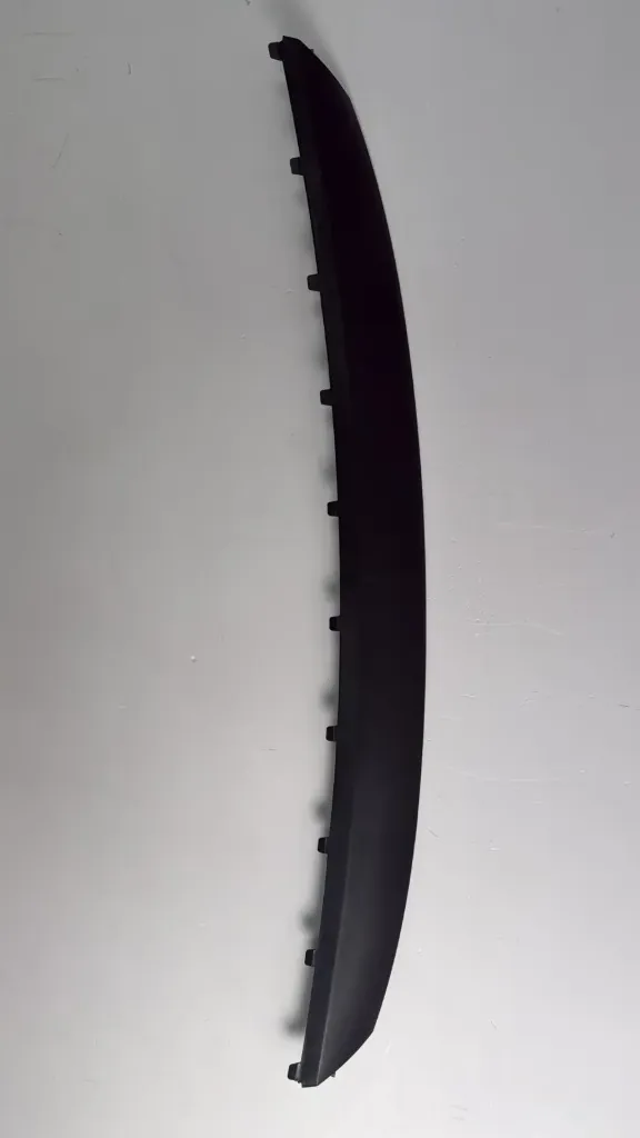 Pjese dekorative e poshtme e parakolpit perpara (surround) / Front bumper lower decorative part (surround)