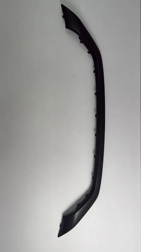 [SC2E-2803116-C] Shirit dekorativ i poshtem i parakolpit perpara / Front lower bumper decorative strip