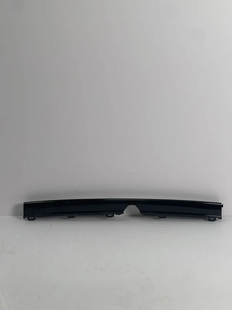 Pjesë dekorative e parakolpit përpara (qendër) M00666