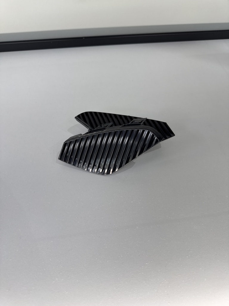 [SC2E-2804116-C] Pjese dekorative e parakolpit mbrapa djathtas (kthim) / Rear right bumper trim (rear)