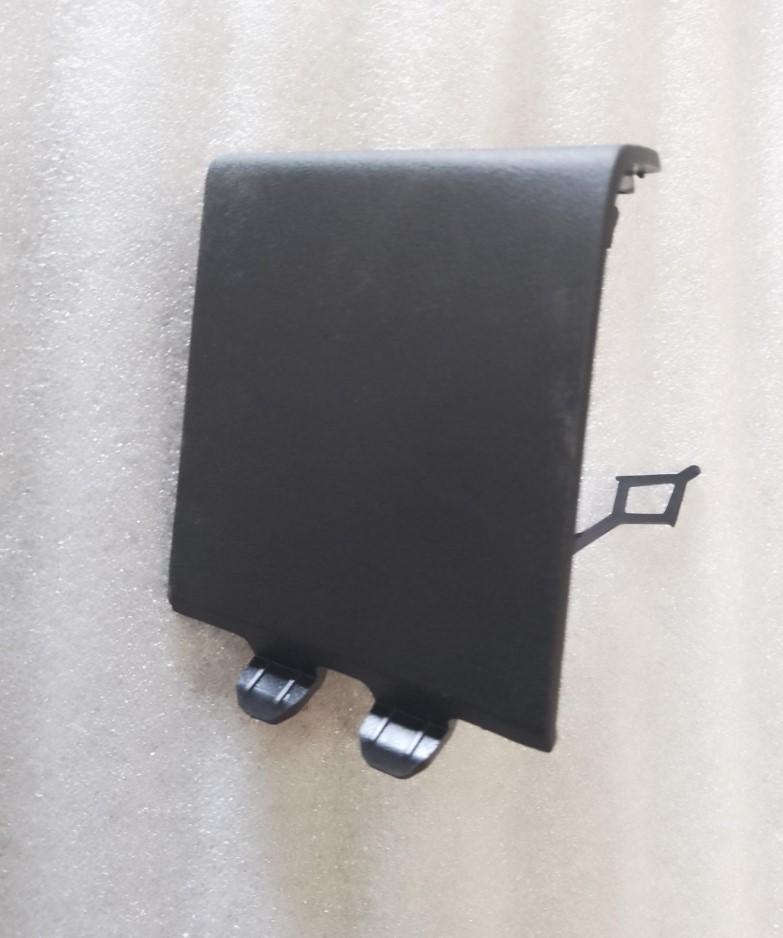 [EQEA-2803714-C] Kapak mbulues i grepit terheqes perpara / Front tow hook cover