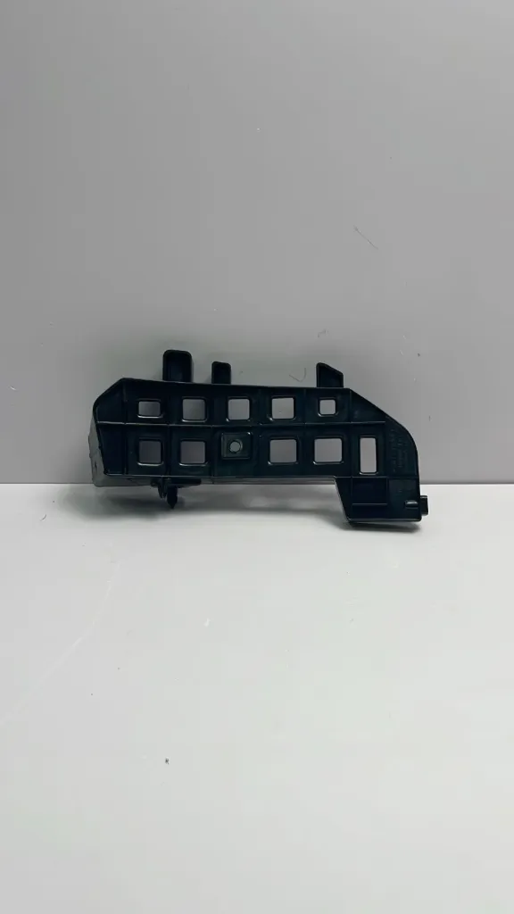[EQEA-2804331-C] Mbajtese mbeshtetese e poshtme majtas e parakolpit mbrapa / Rear bumper lower left support bracket