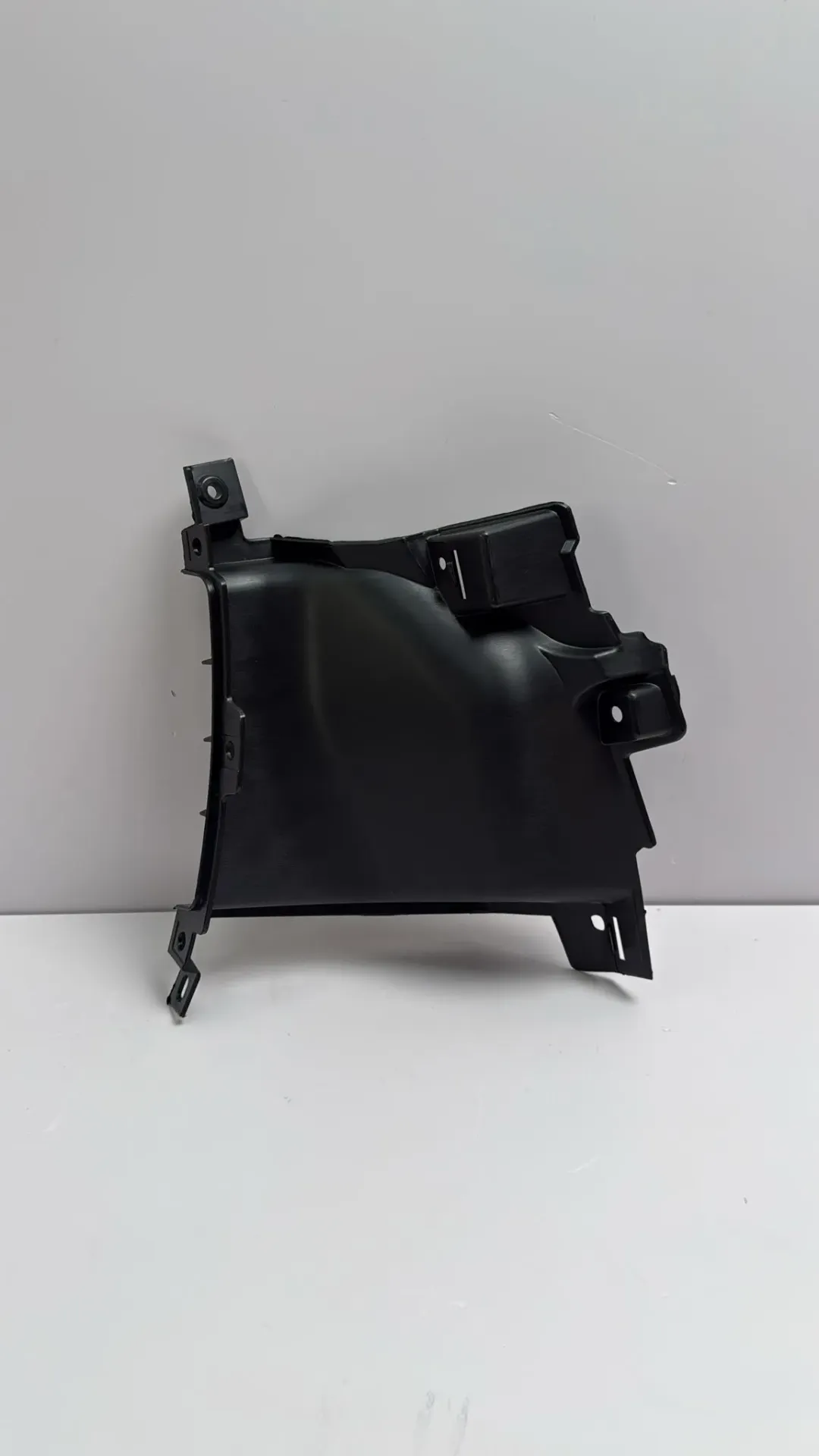 [ELEAD-2803241-C] Panel dekorativ “air curtain” i parakolpit përpara djathtas