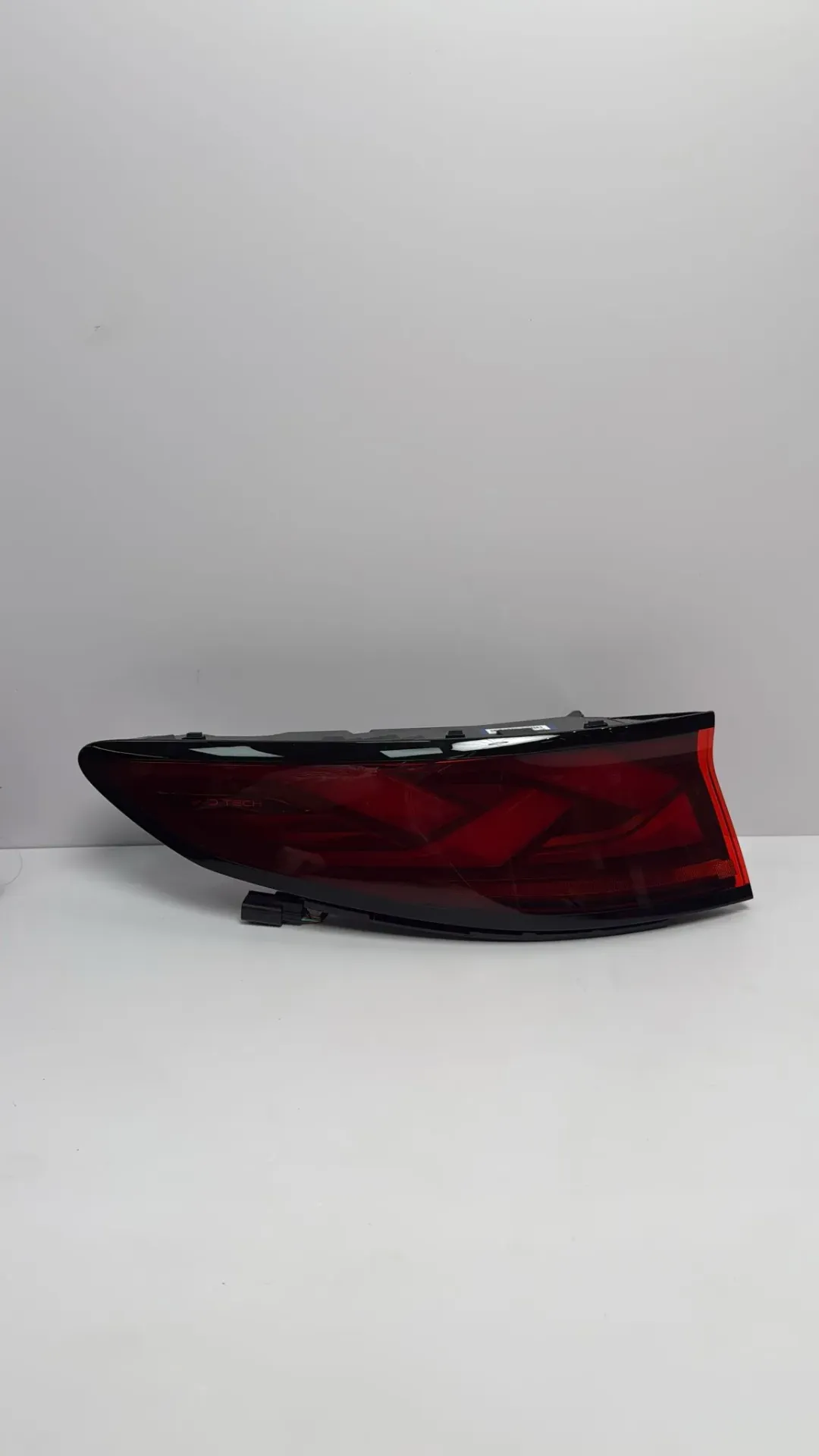 [SRH-4133020] Stop mbrapa djathtas (komplet) / Rear right brake light (completed)