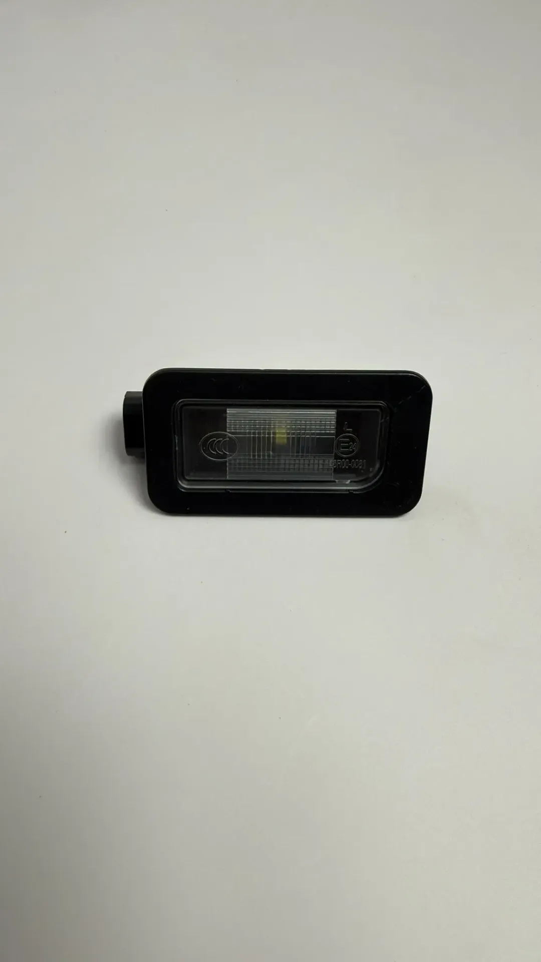 [SA3F-4108100] Drite targe majtas / Left license plate light